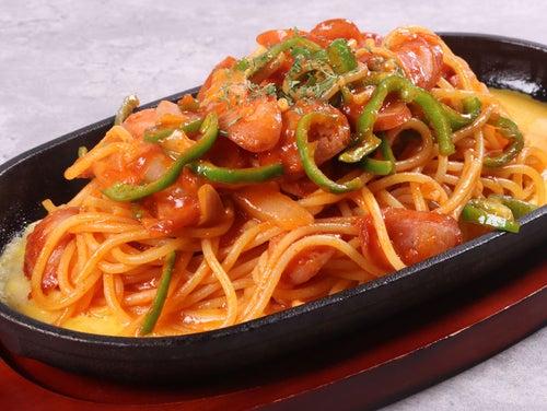 熱々鉄板！ふんわり玉子の王道ナポリタン